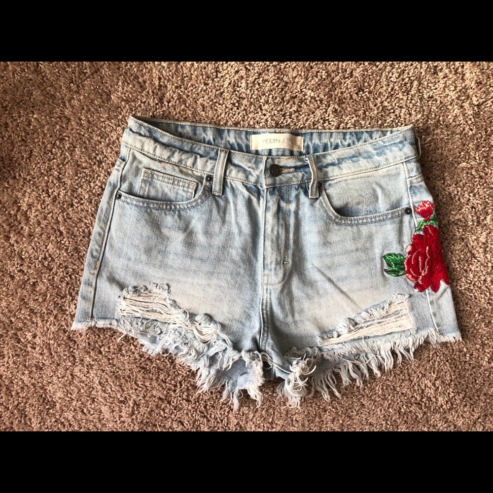 Hidden Finn High Rise Short with Rose Embroidery